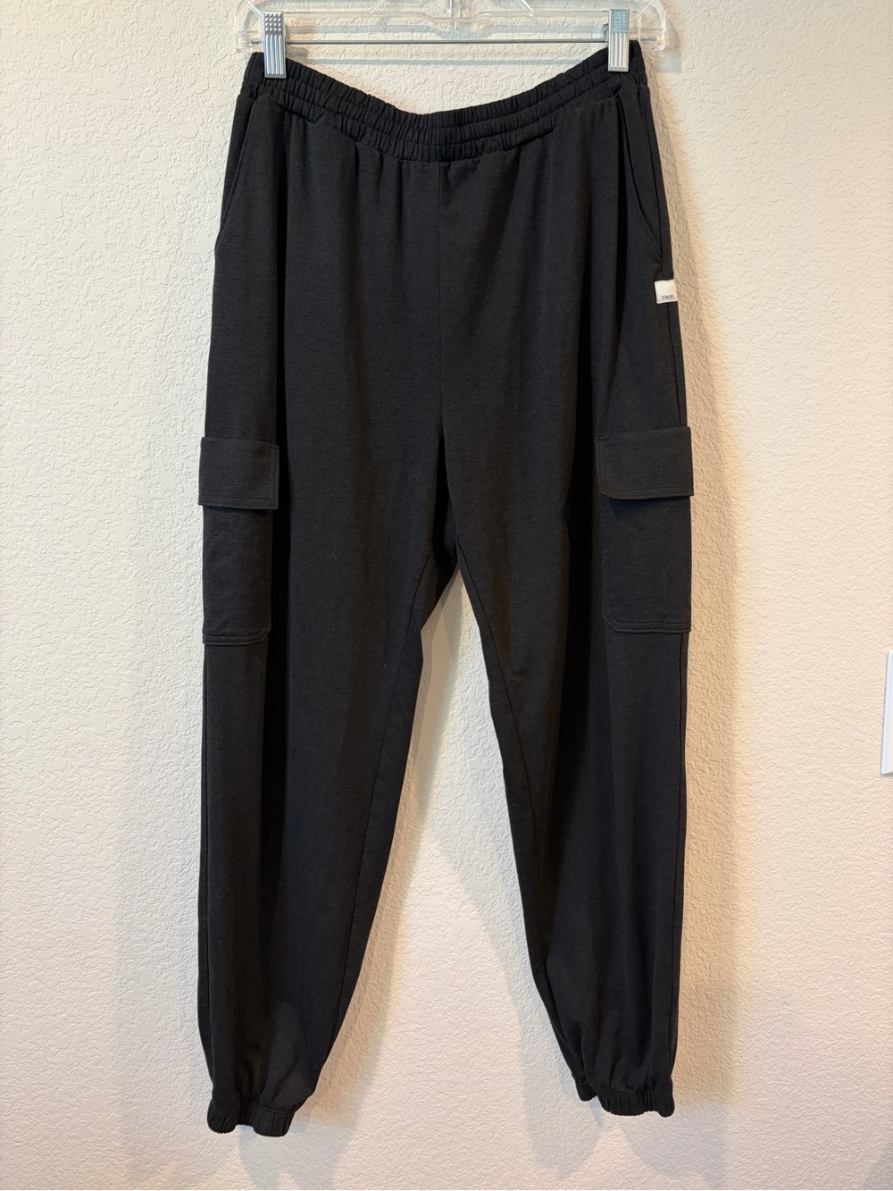 Vuori Women’s Black Heather Boyfriend Cargo Sweatpant - M